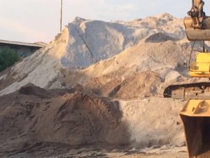 Jual Pasir Putih Bangka dan Lampung dengan truk di Jakarta