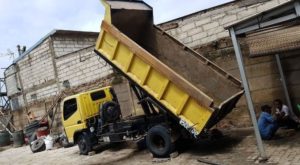 Jual Pasir Putih Bangka Belitung Dan Bahan Bangunan lainnya Di Tanah Abang Menggunakan Truk Colt Diesel Dengan Pasir Berkualitas