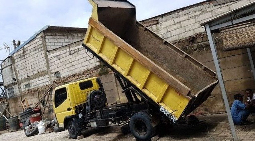 Sewa Dump Truck dan Jual Pasir Putih di Grogol Utara Hubungi 08118168989